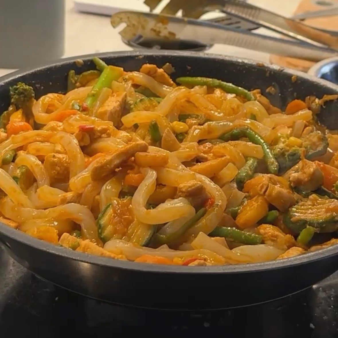 🇵🇭🍗🍜 Quick & Flavorful Asian Dinner: Peanut Chicken Udon in Under 30 Minutes From The Philippines